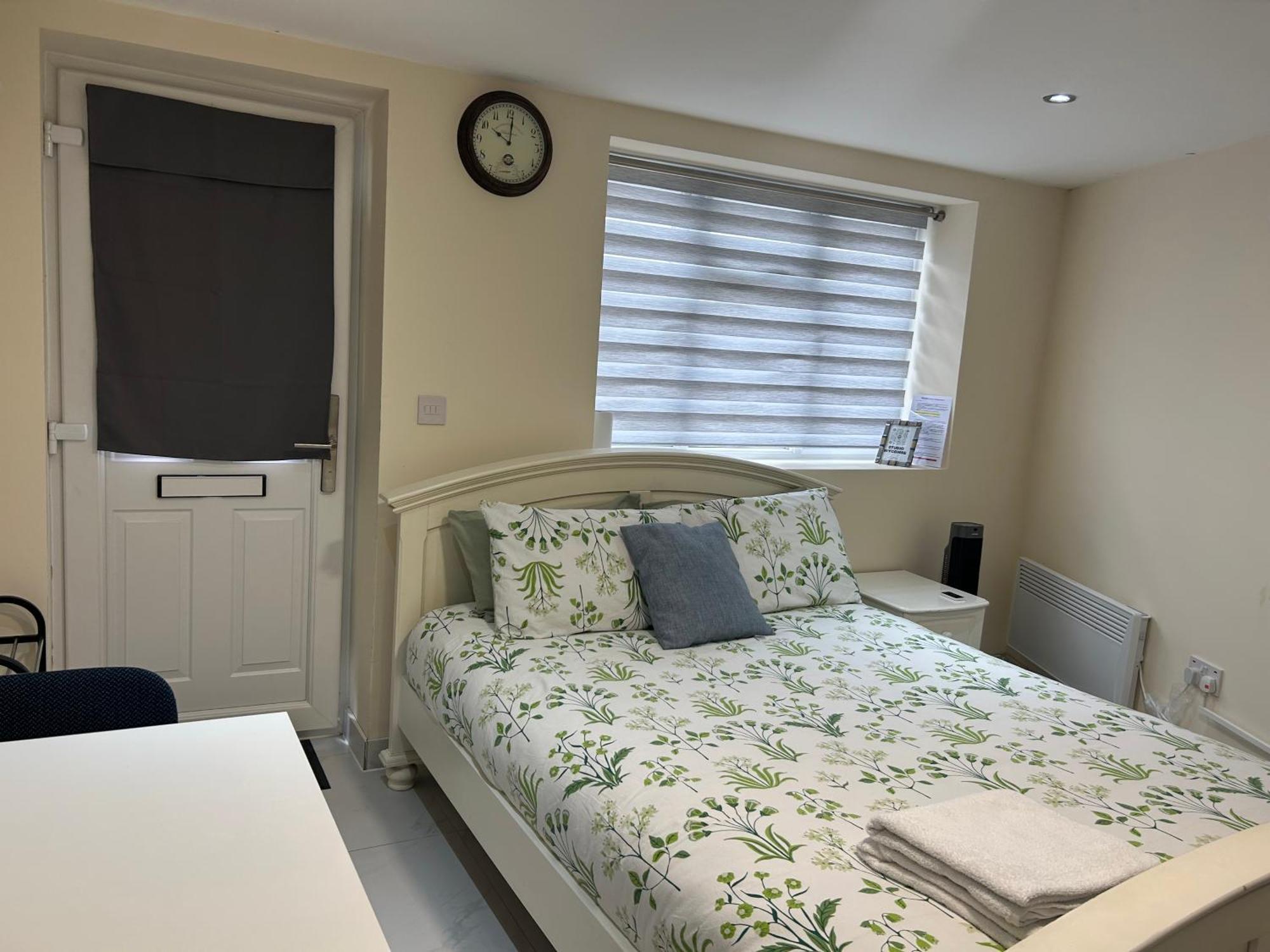 Cozy Studio Near Train Station Redbridge Zewnętrze zdjęcie
